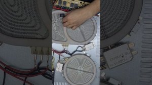 Ремонт  электроплиты bosch,  неисправность постоянно включена плита, или не включается одна комфорк