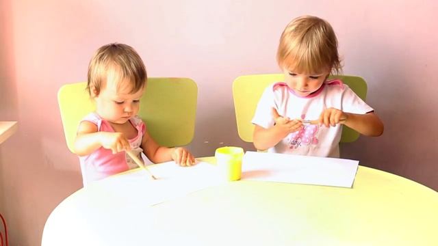 Рисуем руками. Учим цвета. Пальчиковые краски. Развивающее видео для детей смотреть онлайн