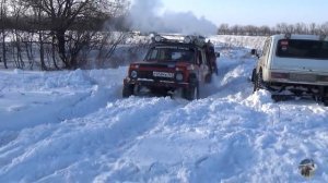 Toyota Land Cruiser 80, Нивы, УАЗ и Great Wall по глубокому снегу.