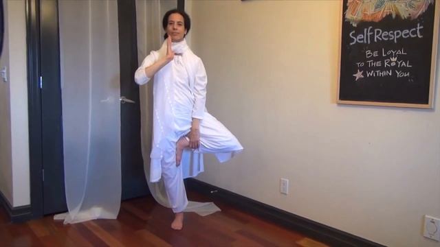 Асаны для души | 11 день. Поза дерева. Врикшасана. Возвращение к изначальному смотреть онлайн