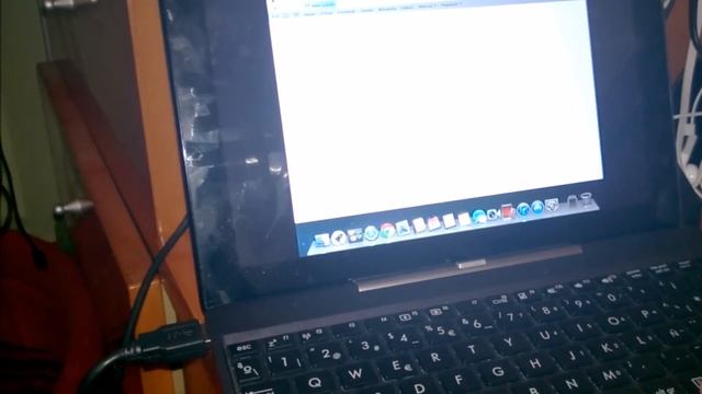 Mac OS X en Asus Transformer Book T100 (Atom Bay Trail Z3740) con VMware смотреть онлайн