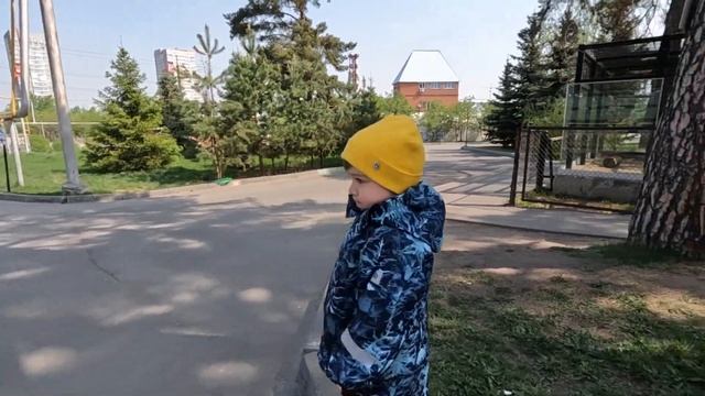 Почему в Челябинске зоопарк лучше чем в Москве? В шоке от животных смотреть онлайн