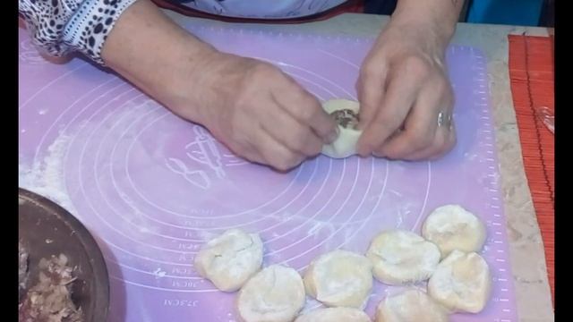 Буузы (позы) - блюдо китайской, бурятской и монгольской кухонь. смотреть онлайн