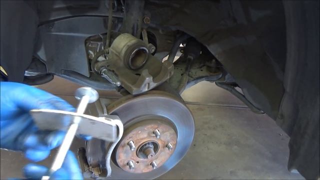 Toyota Sienna Front Brake Pad Replacement 2006 (2004-2010 Similar) смотреть онлайн