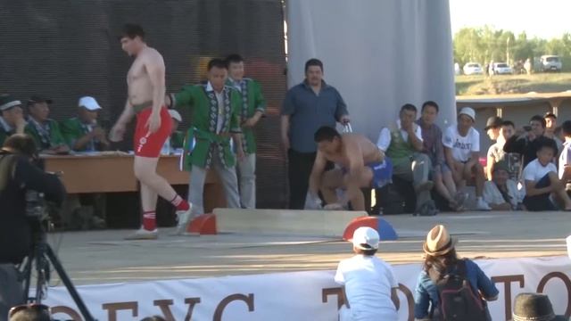 На Ысыахе Олонхо-2015 определились победители соревнования по мас-рестлингу смотреть онлайн