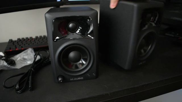 M-Audio AV32 - Unboxing, Review & Sound Test смотреть онлайн
