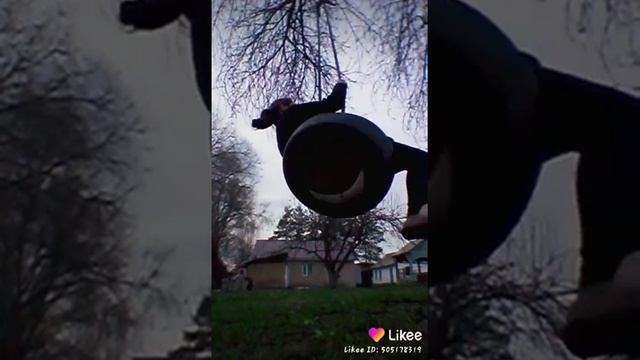 Я чудь бы не упала из качели? смотреть онлайн