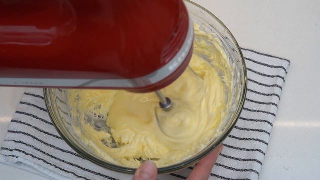 BEST EVER BANANA CAKE WITH CREAM | Easy banana cake #113 смотреть онлайн