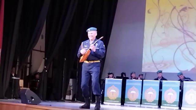 Виртуозная игра на балалайке смотреть онлайн