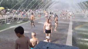 Питер. Купание в фонтане