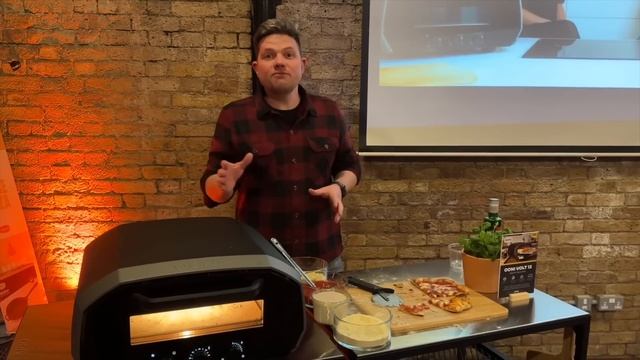 OONI VOLT 12 & OONI KARU 12G - First look and Pizza Cook Review смотреть онлайн