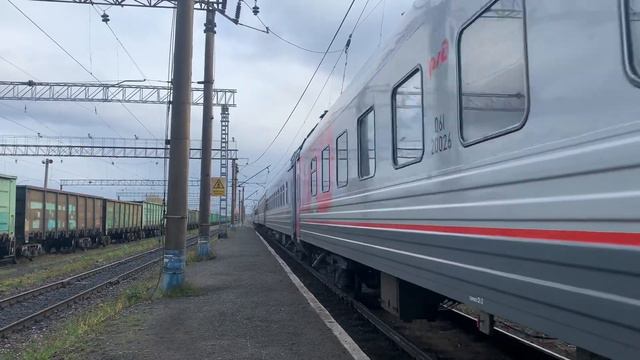 Тепловоз ТЭП70БС-142 с пассажирские поездом Новый Уренгой-Казань смотреть онлайн