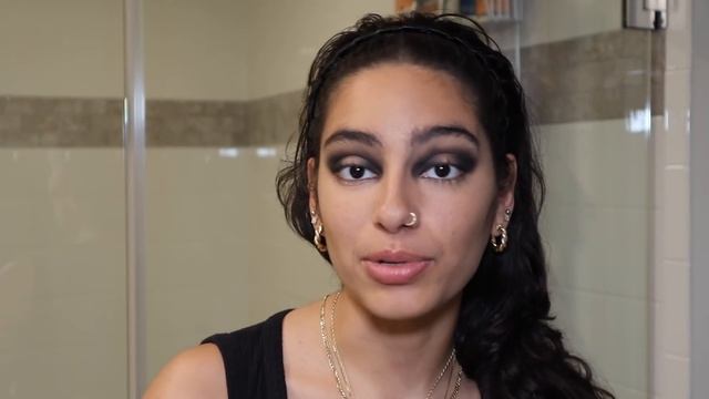 Attempting Dark Eyeshadow Glam with No Foundation смотреть онлайн