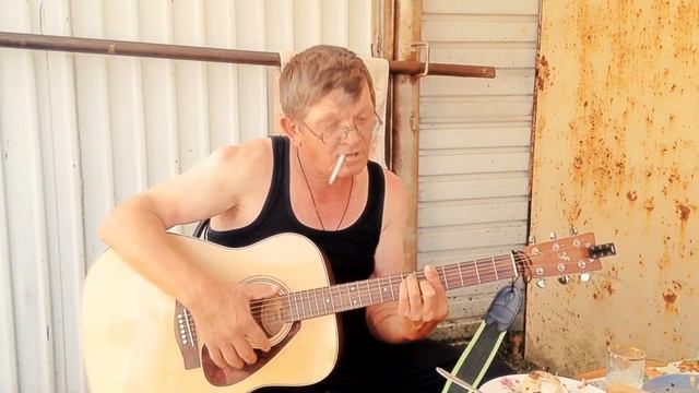 ♫ ♫ Батя круто спел под гитару. Песня про танкистов. смотреть онлайн