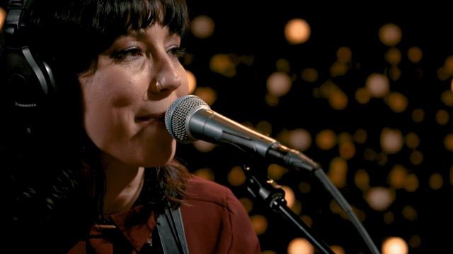 Jessica Dobson - Fantasy (Live on KEXP) смотреть онлайн