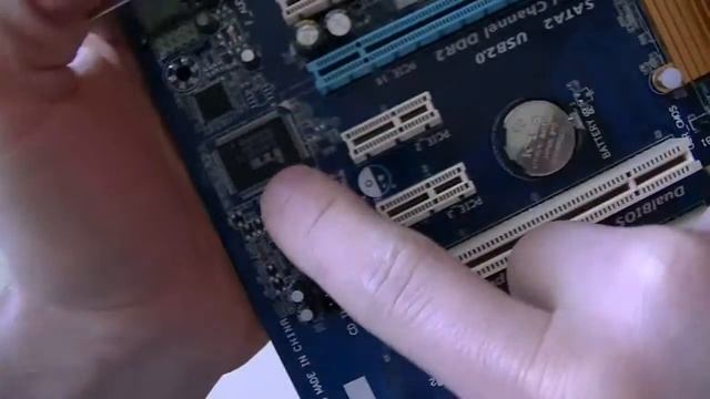 GA P31 ES3G Motherboard Overview смотреть онлайн