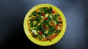 Фритатта с цукини, брокколи и базиликом