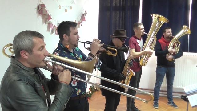 JINGLE BELL ROCK - KVF Adventi kalendárium 2021. – 16. ABLAK смотреть онлайн