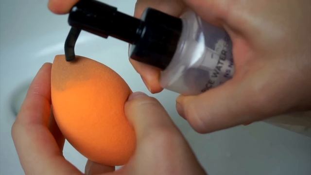 ЧЕМ ЛУЧШЕ МЫТЬ СПОНЖИ? Нужно ли СПЕЦИАЛЬНОЕ МЫЛО? смотреть онлайн