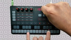 RS038 IK Multimedia Uno Synth: How to play Uno