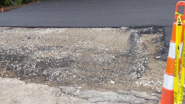 Продолжение расширения парковки первый слой асфальта