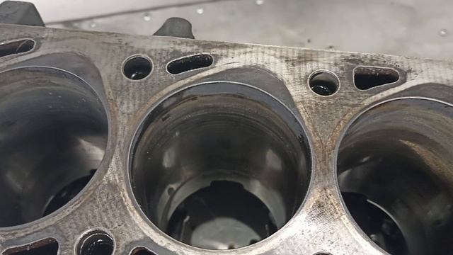 Блок цилиндров 11112245750 2245279 BMW