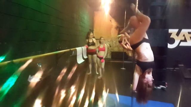 урок Pole dance / Школа танцев Завод смотреть онлайн