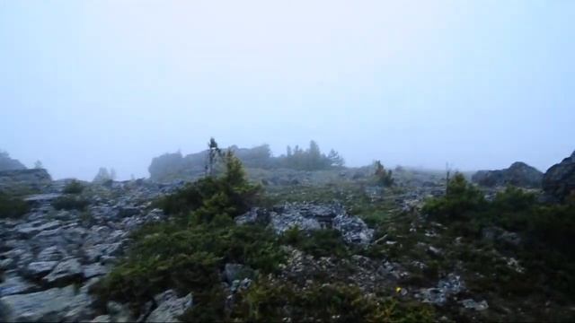 В высокогорях. Ищем в тумане место для палатки. смотреть онлайн