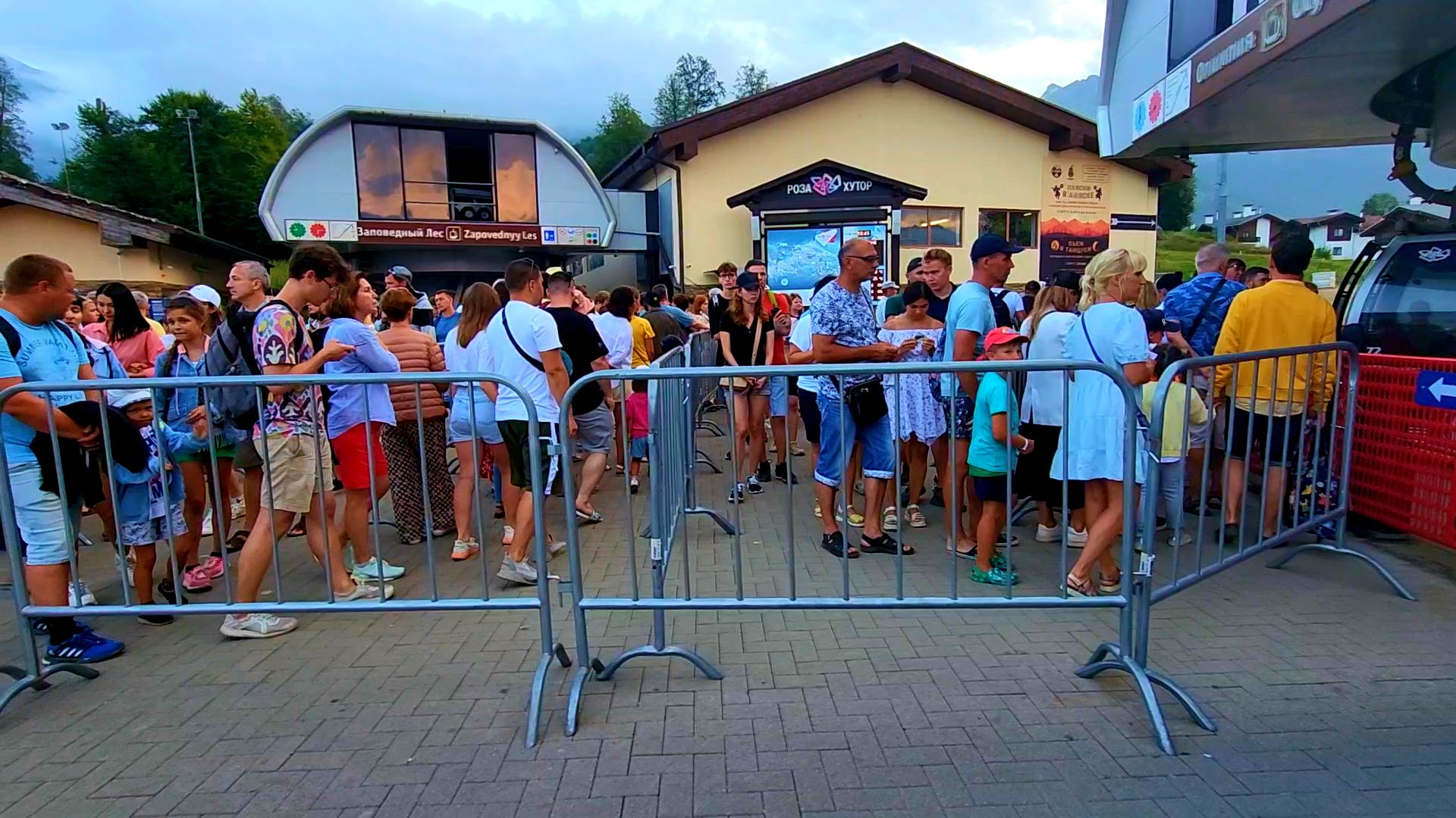 Огромные очереди в Сочи на подъёмник! И это при высокой цене и в конце сезона! смотреть онлайн