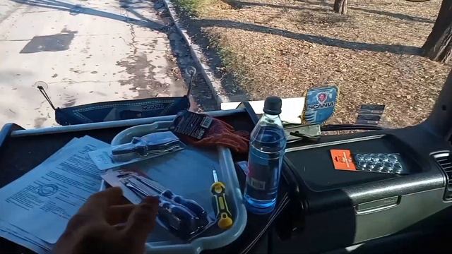 Жена меняет лампочки на Тягаче.Забрал машину с СТО. смотреть онлайн