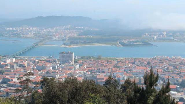 ВИАНА ДУ КАШТЕЛУ смотреть онлайн