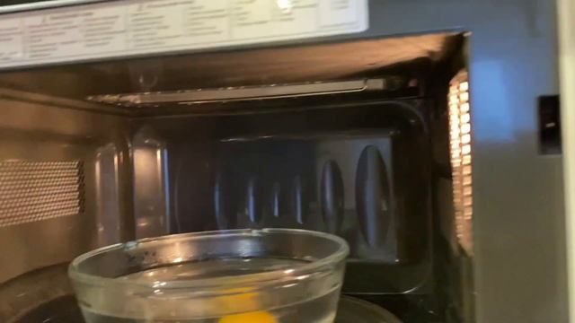 Яйцо пашот в микроволновке. Быстрый рецепт смотреть онлайн