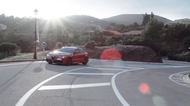 Alfa Romeo Giulia Quadrifoglio 2017, Driving Drone, Official Video смотреть онлайн
