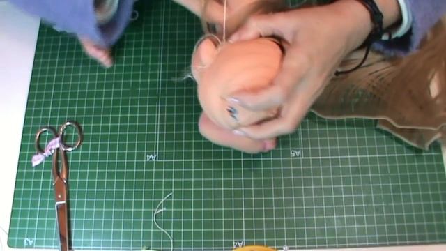 Tutorial muñeca waldorf (12-14): Coser pelo / Waldorf doll Tutorial (12-14): Sewing Hair смотреть онлайн