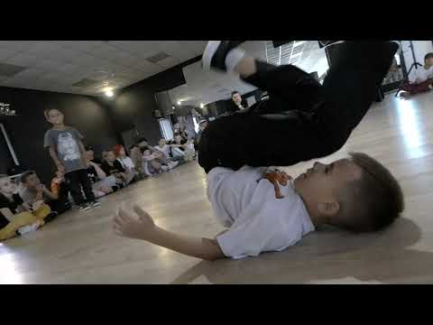 Брейкданс батл ↔ Дети до 9 лет ↔ Ego vs Sanych ↔ 1'4 ↔ WHO IS WIN #whoiswin #bmvideo смотреть онлайн