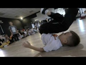 Брейкданс батл ↔ Дети до 9 лет ↔ Ego vs Sanych ↔ 1'4 ↔ WHO IS WIN #whoiswin #bmvideo