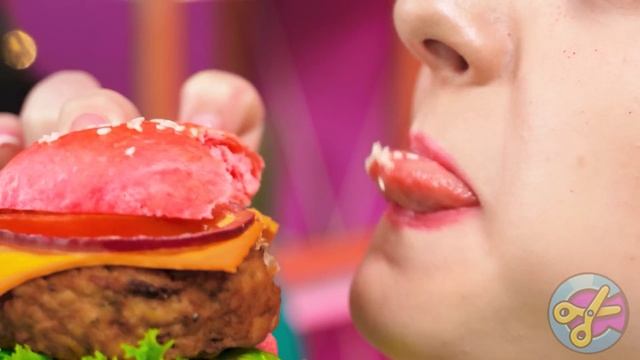 ЕДИМ ПРОДУКТЫ ОДНОГО ЦВЕТА ЦЕЛЫЙ ДЕНЬ! Пробуем на вкус розовые и зеленые продукты с CRAFTooNS #3! смотреть онлайн