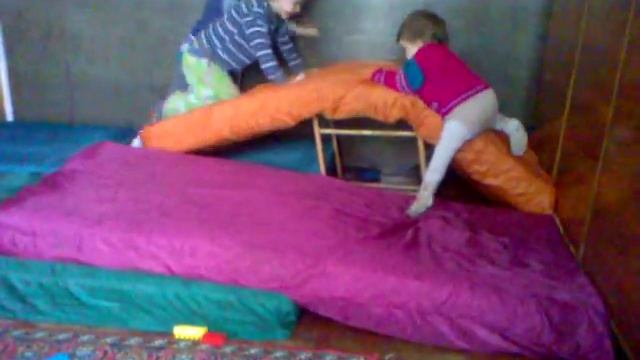 горка из матрасов смотреть онлайн