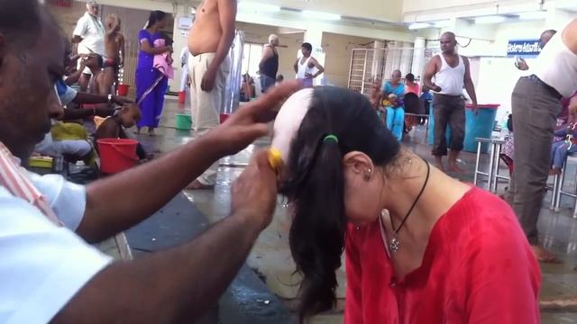 Тирупати, Индия. Обривание наголо