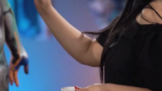 Пережила выкидыш   Разделась на публике