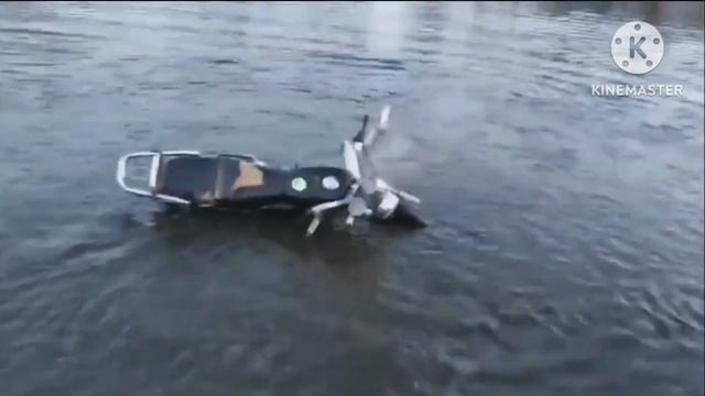 Падения на мопеде Альфа смотреть онлайн