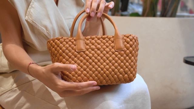 BOLSHOY INTERVIEW | обзор сумок бренда, что в сумке основательницы бренда смотреть онлайн