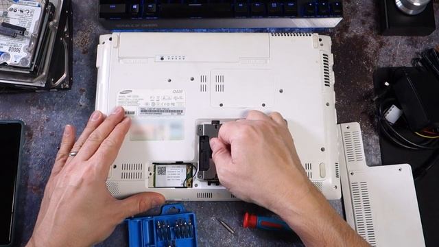 How To Recover Data from Old Hard Drives - Unitek IDE & SATA Adapter смотреть онлайн