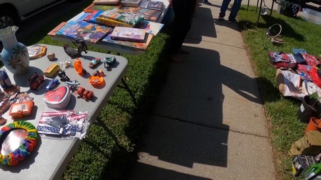 This Was BURIED At The Bottom Of A Box At This Garage Sale! смотреть онлайн