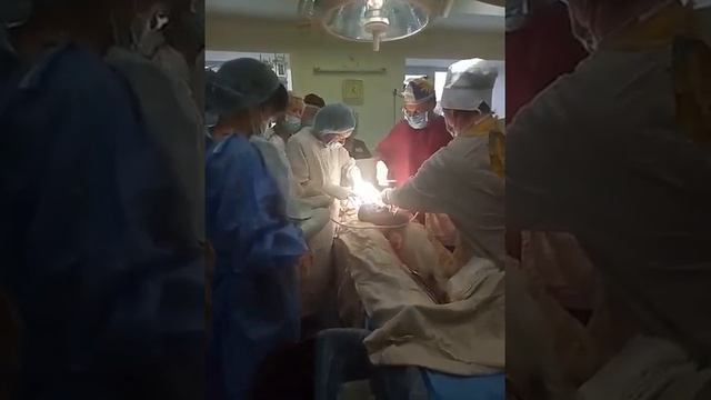 Роды тройни, тройняшек смотреть онлайн