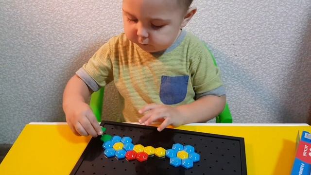 Мозаика, малыш собирает мозаику, игра для малышей смотреть онлайн