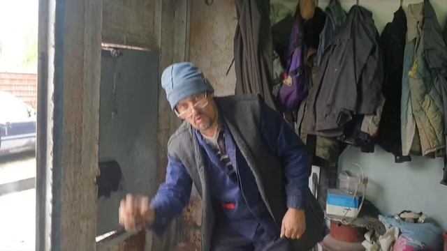 Хотел делать дверь гаража,не получилось, из-за пожара ,пелил дрова на зиму. смотреть онлайн