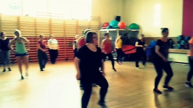 Aleksandra Łoś Zumba fitness - Danca Kizomba смотреть онлайн