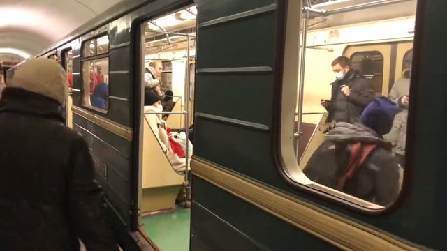 81-717.5, 81-714.5М, 81-714, 81-714.5М Перекраска Московский транспорт и 81-717 На станции Тверская смотреть онлайн