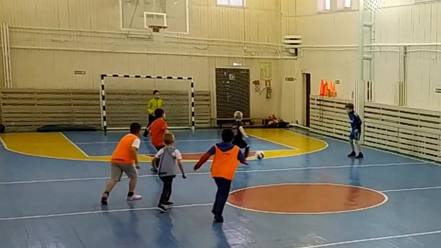Обзор восьмидесятой игры. 6 голов и 2 голевые передачи. Победа 10:1. Продолж. игры - 40 минут. смотреть онлайн